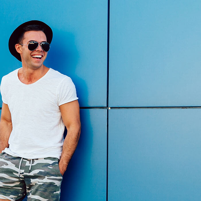 This image has an empty alt attribute; its file name is men-fashion-free-img.jpg